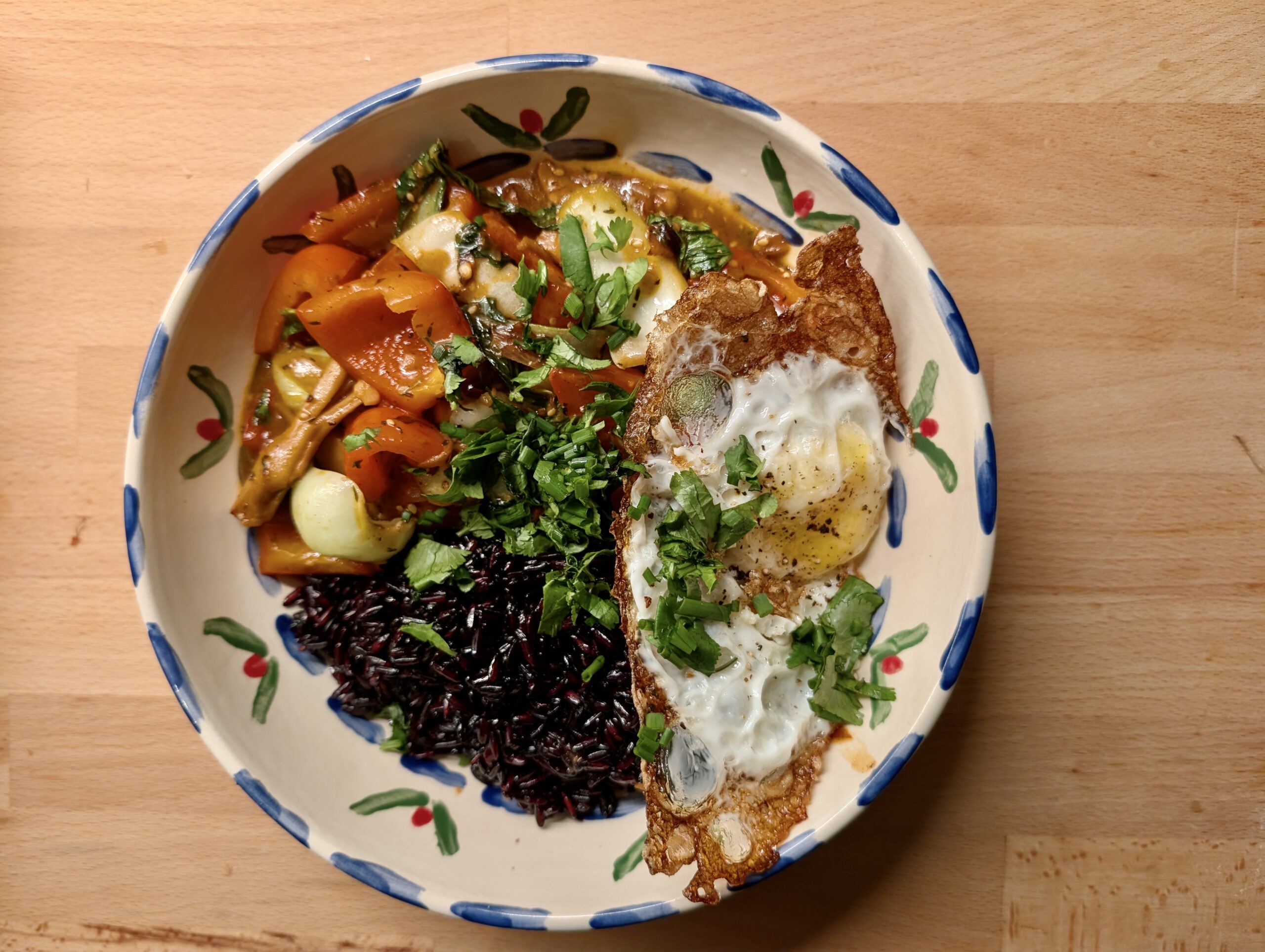 Schwarzer Reis mit Paprika/Sojageschnetzeltem